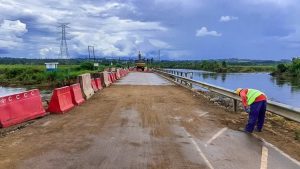 UNRA Opens Katonga Bridge To Light Vehicles & Taxis